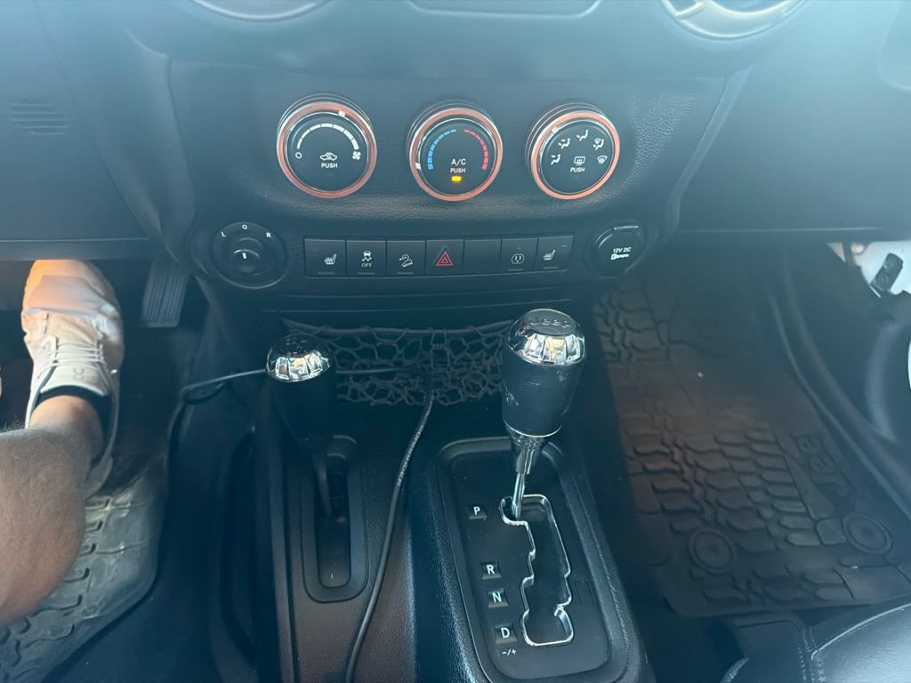 Used 2017 Jeep Wrangler Sahara AWD/4WD image 12