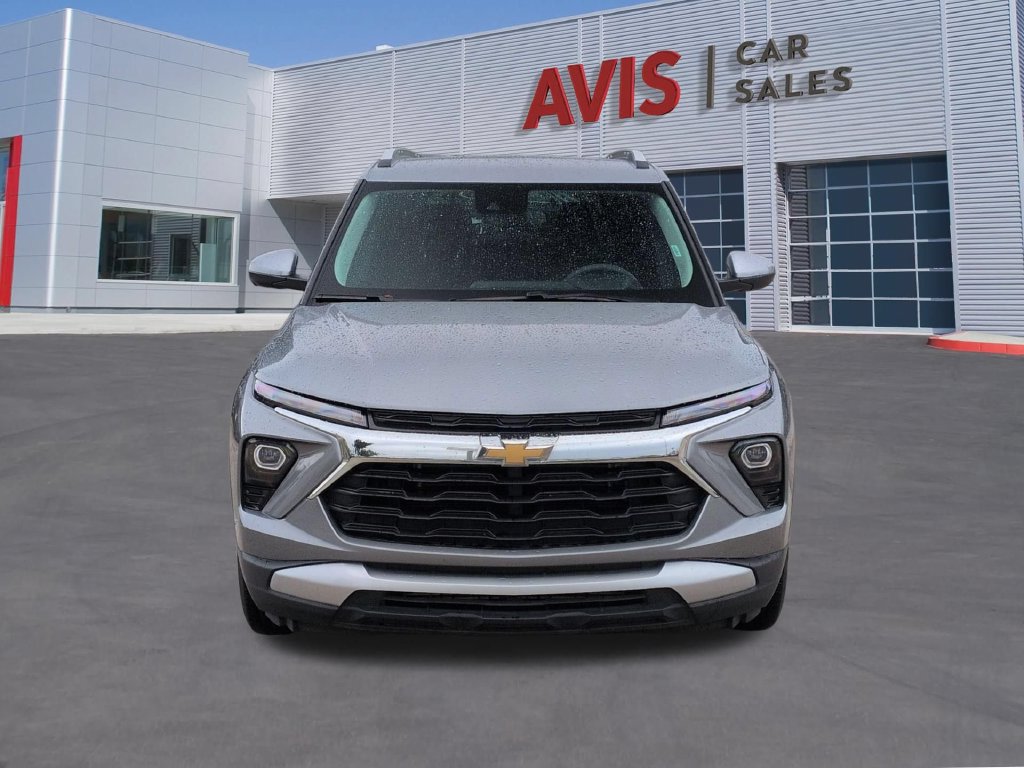 Used 2025 Chevrolet TrailBlazer LT FWD image 2