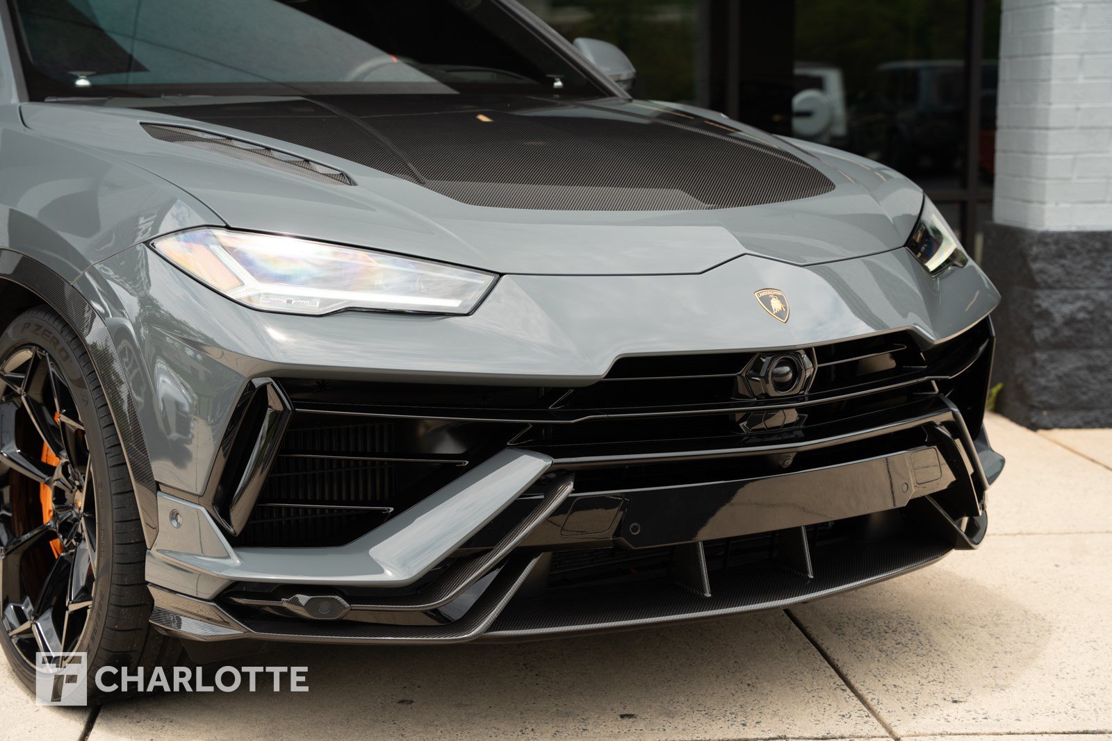 Used 2023 Lamborghini Urus Performante AWD/4WD image 2