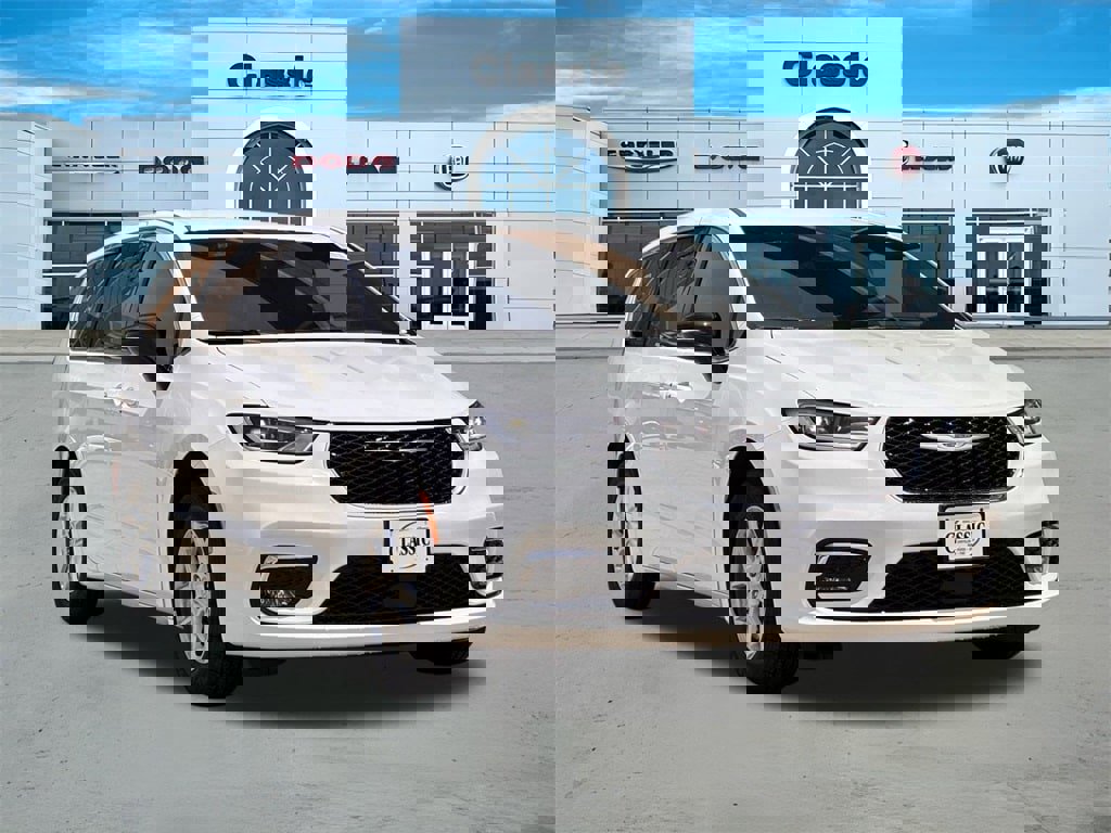 New 2025 Chrysler Pacifica Select