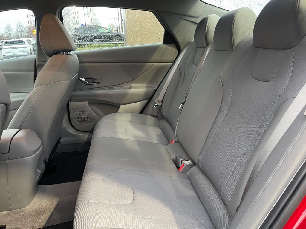 Certified 2025 Hyundai Elantra SE image 8
