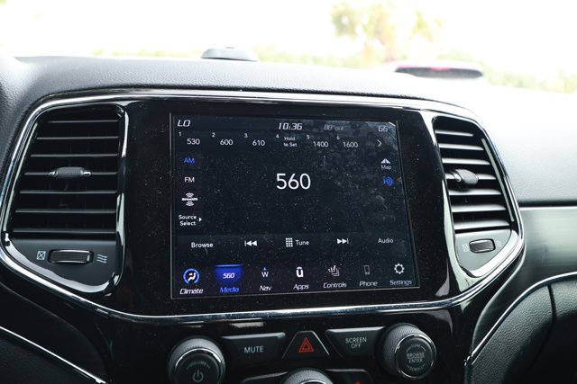 Used 2022 Jeep Grand Cherokee Limited RWD image 16