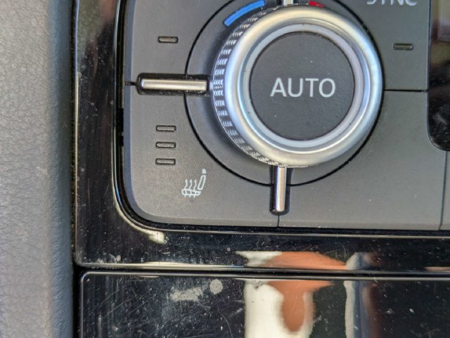 Used 2016 Volkswagen Touareg Sport AWD/4WD image 23