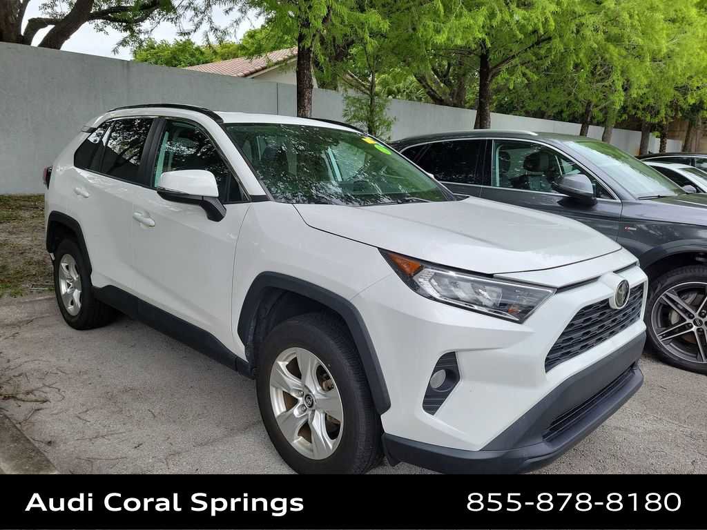 Used 2021 Toyota RAV4 XLE w/ Convenience Package FWD image 10