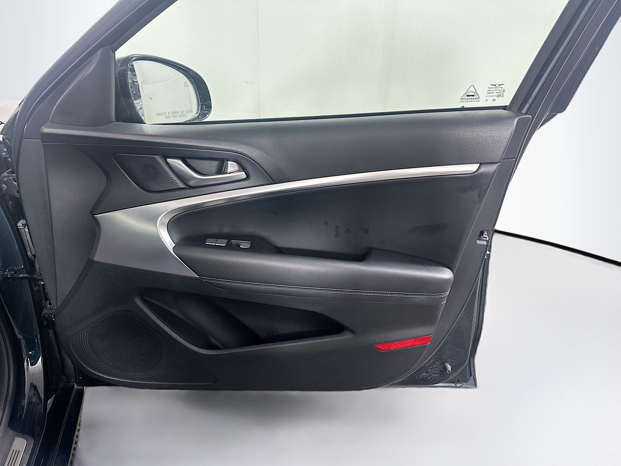 Used 2025 Genesis G70 2.5T RWD image 31