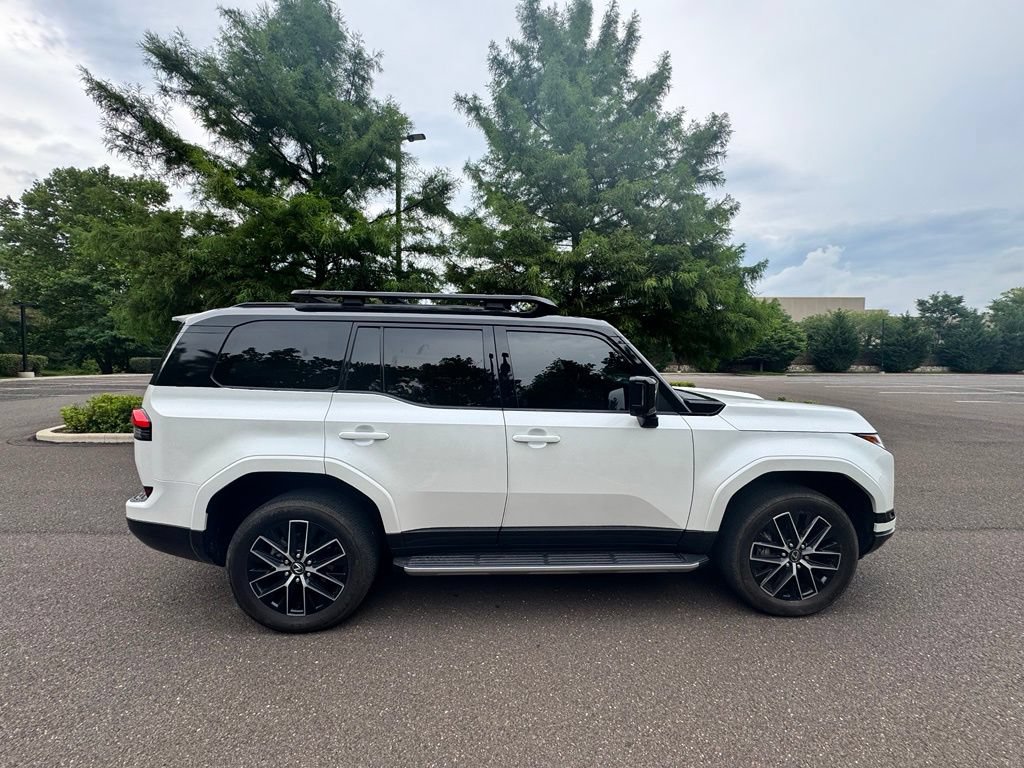 Used 2024 Lexus GX 550 w/ Accessory Package (Z1) AWD/4WD image 8