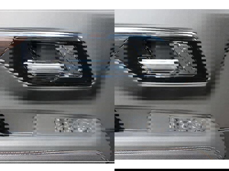 New 2025 Chevrolet Suburban Premier image 7