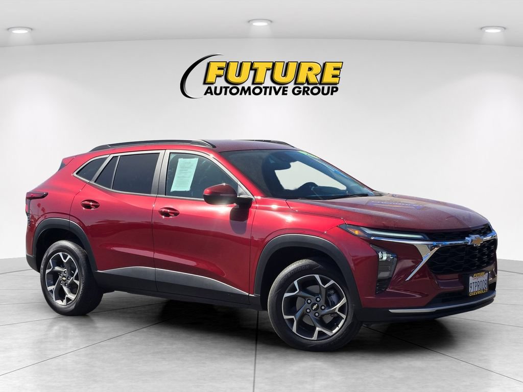 Used 2025 Chevrolet Trax LT w/ Driver Confidence Package