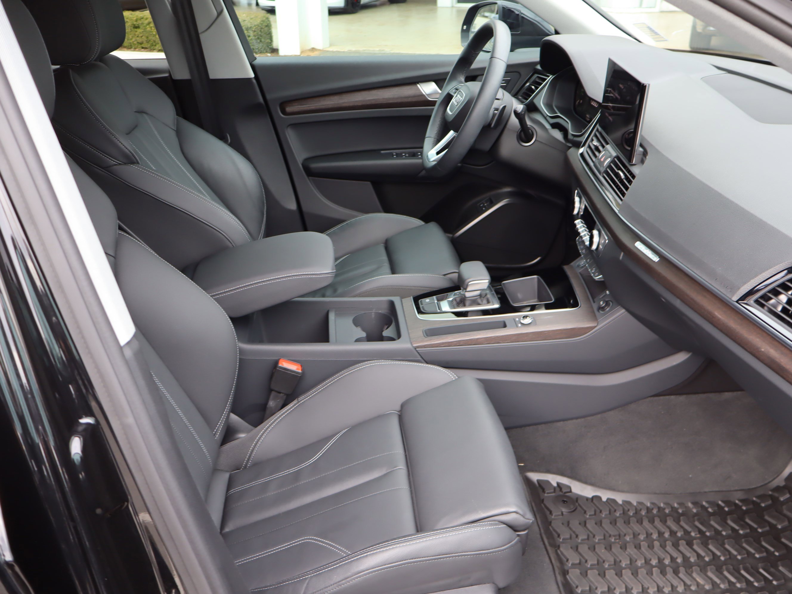 Used 2024 Audi Q5 e Premium image 37