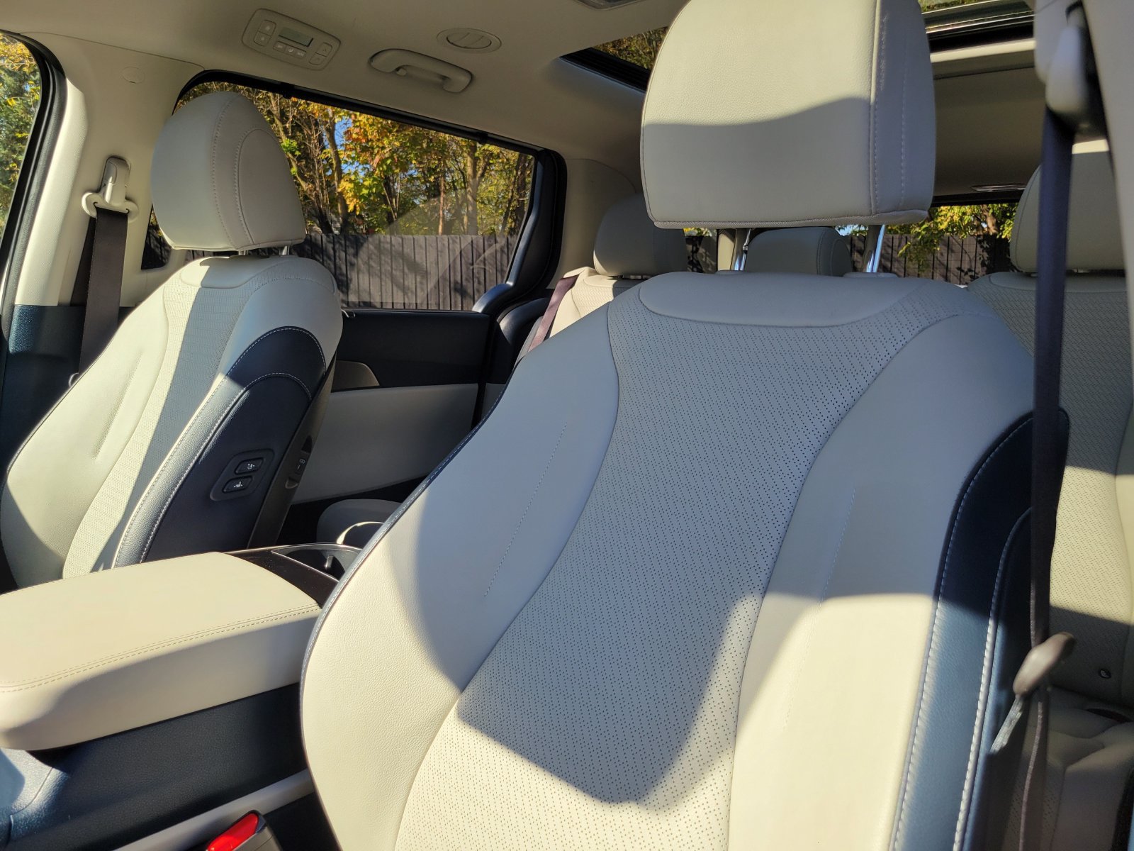 Certified 2025 Kia Carnival SX Prestige FWD image 12