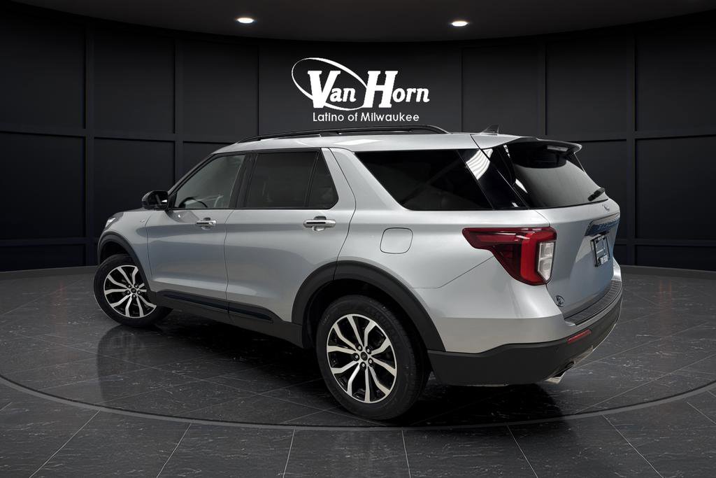 Used 2023 Ford Explorer ST-Line AWD/4WD image 3