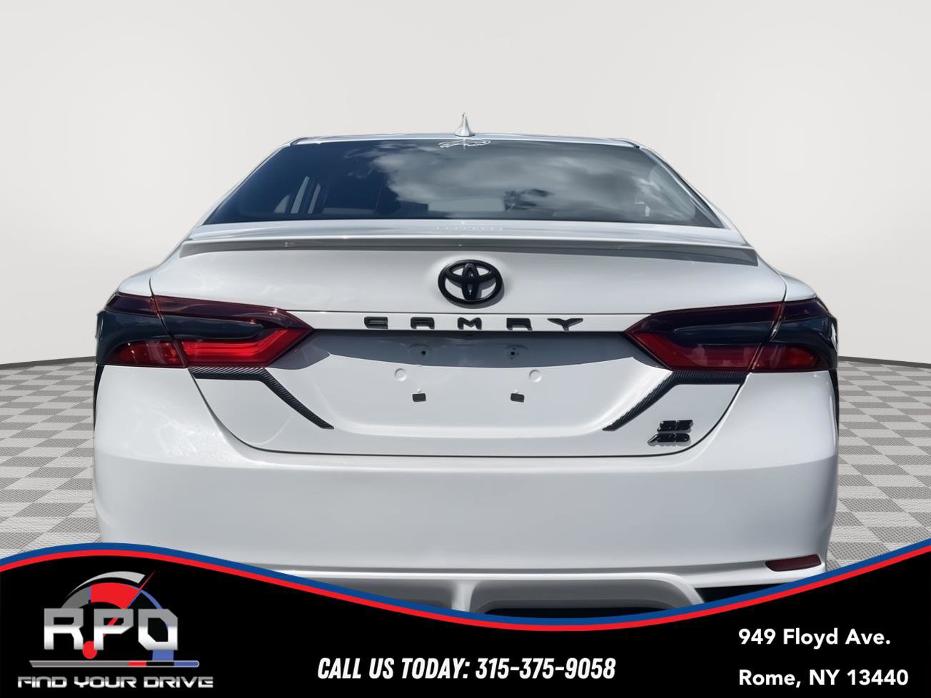 Used 2023 Toyota Camry SE image 4