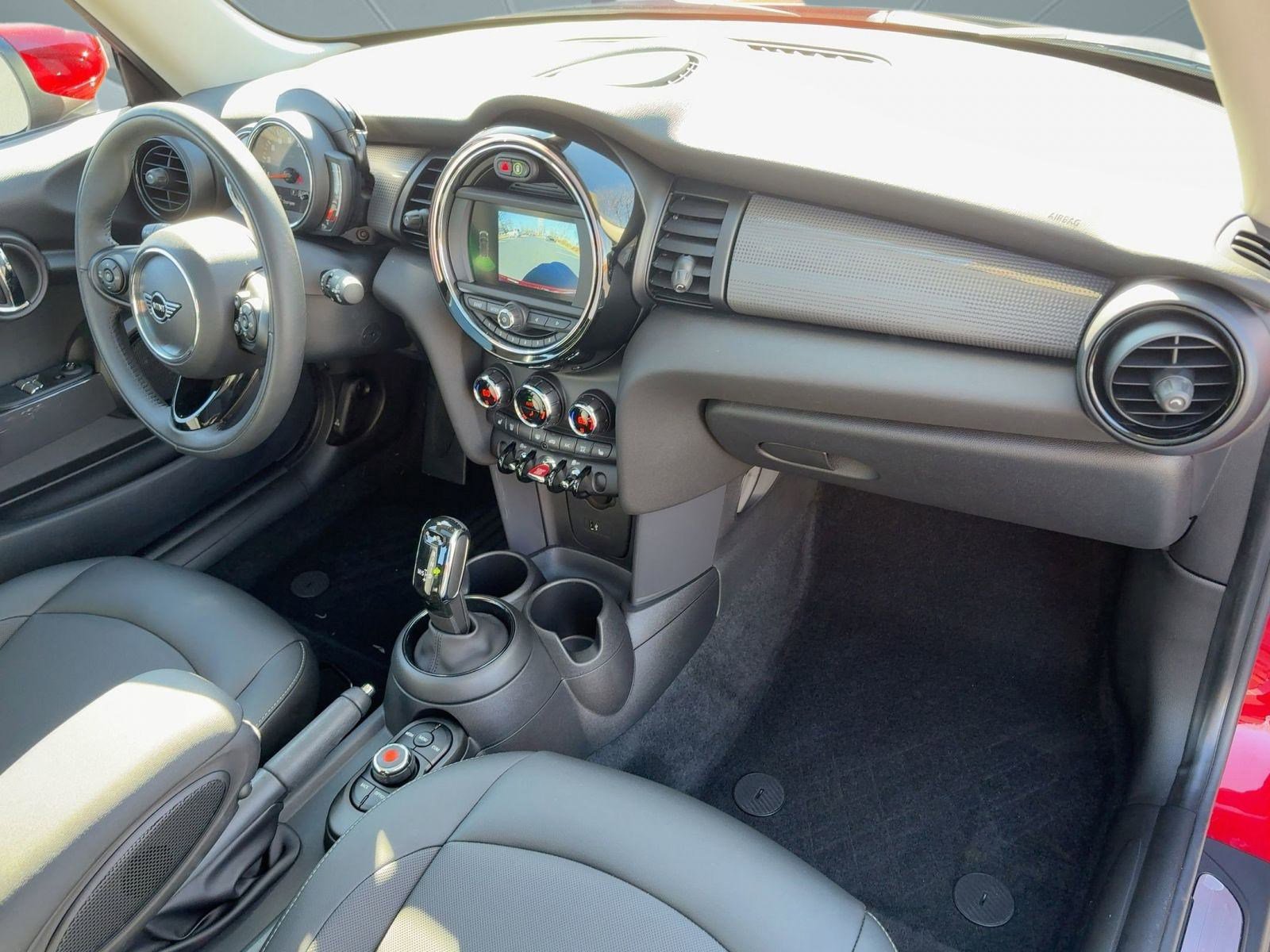 Used 2020 MINI Cooper 2-Door Hardtop w/ Storage Package image 31