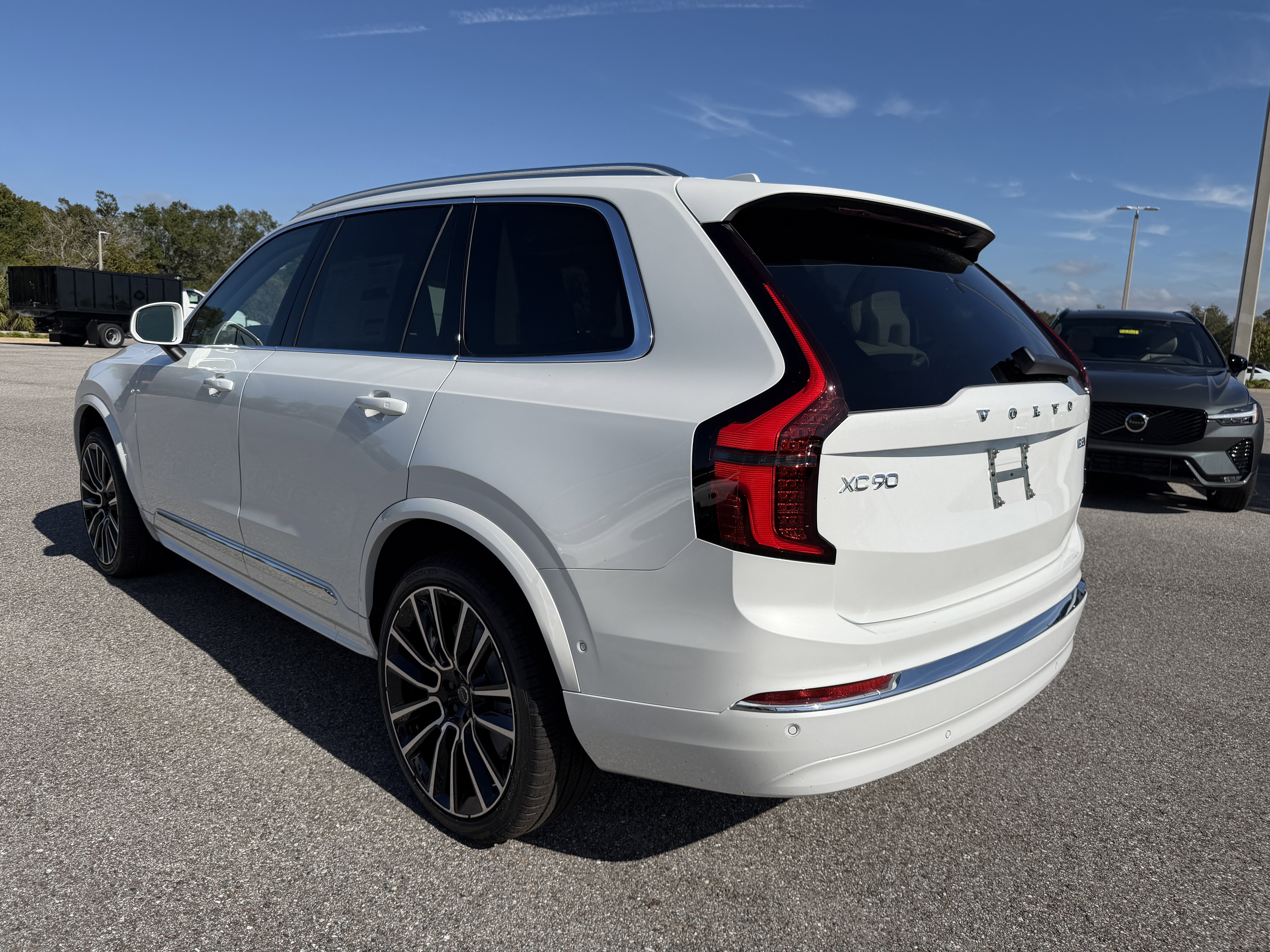 New 2026 Volvo XC90 B5 Ultra image 5
