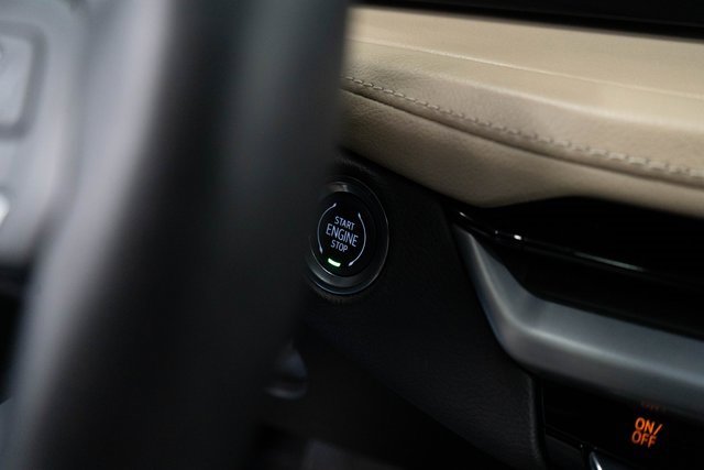 Used 2024 Cadillac XT4 Premium Luxury image 33