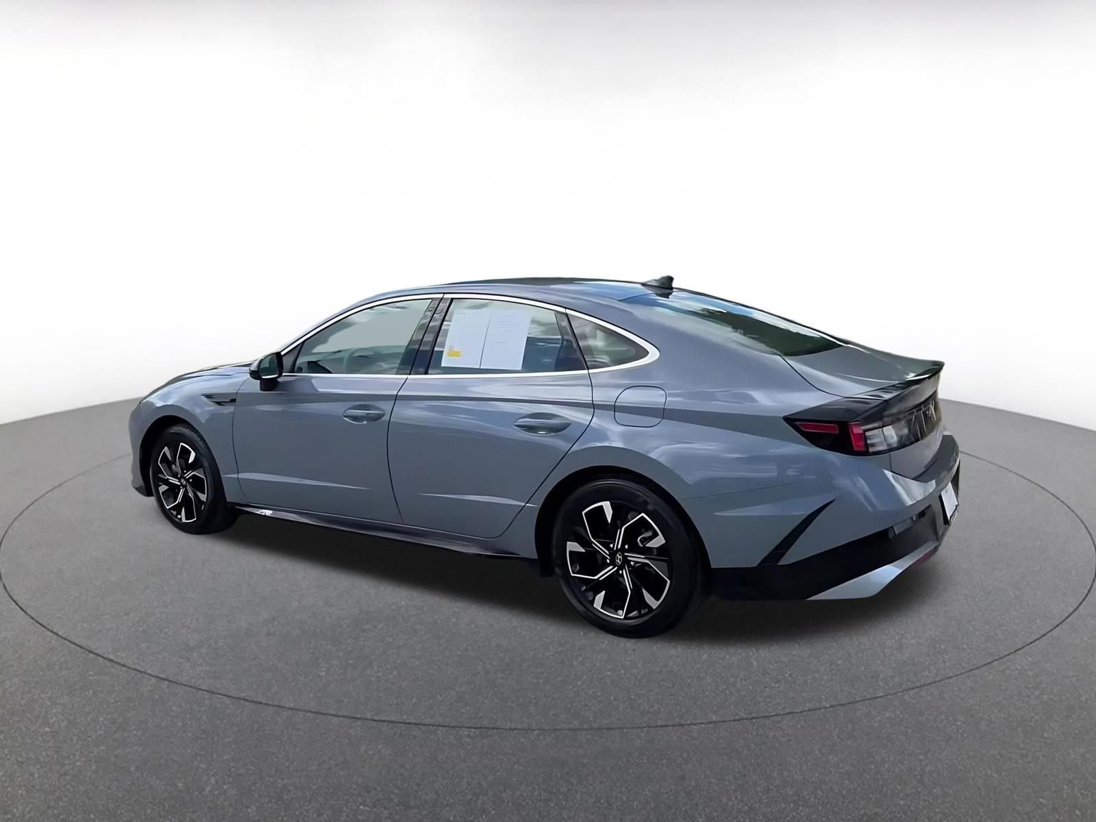 Used 2025 Hyundai Sonata SEL FWD image 4