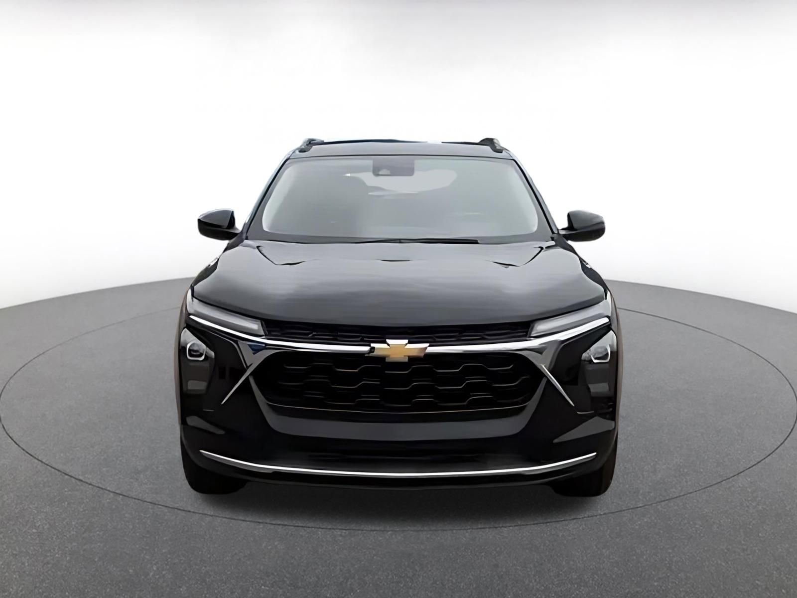 Used 2025 Chevrolet Trax LT FWD image 4