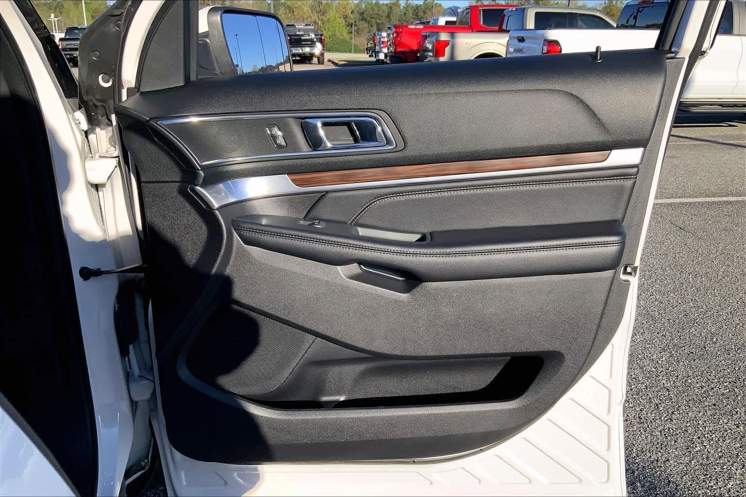 Used 2019 Ford Explorer Limited w/ Class III Trailer Tow Package image 21