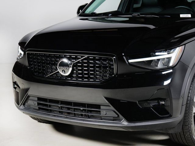 Used 2025 Volvo XC40 B5 Plus AWD/4WD image 27