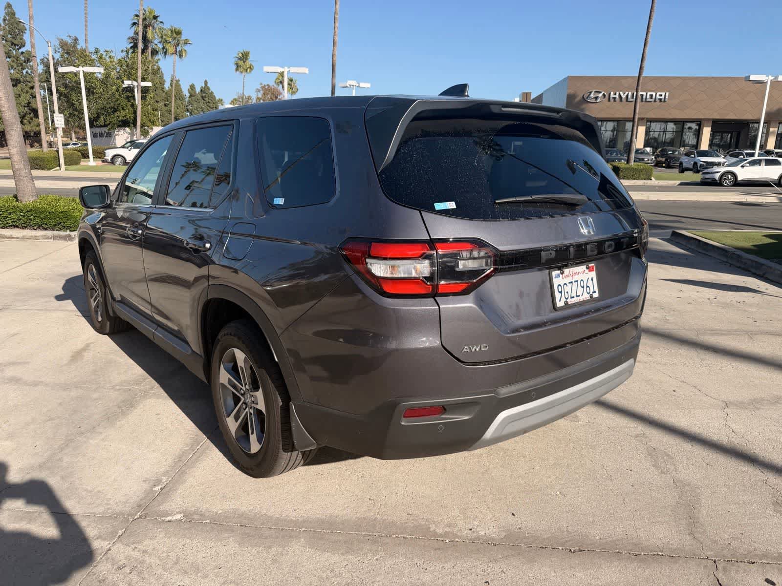Used 2023 Honda Pilot EX-L image 3
