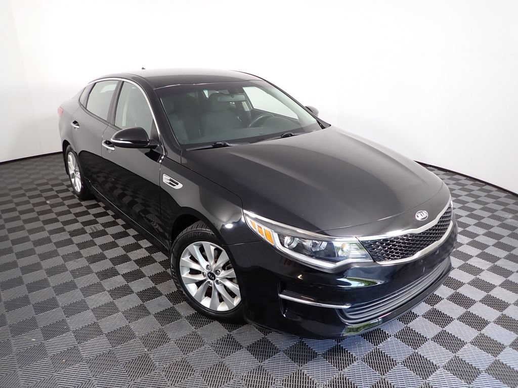 Used 2018 Kia Optima LX w/ 17" Alloy Wheels Package FWD image 5
