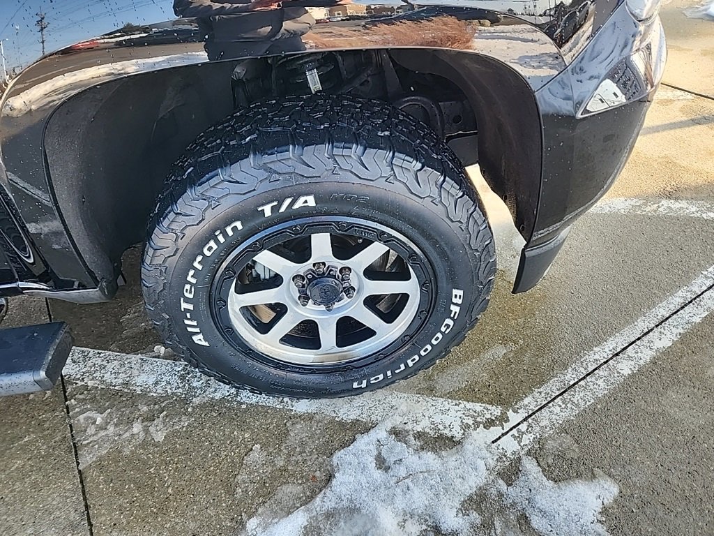 Used 2017 GMC Canyon SLT w/ Driver Alert Package image 25