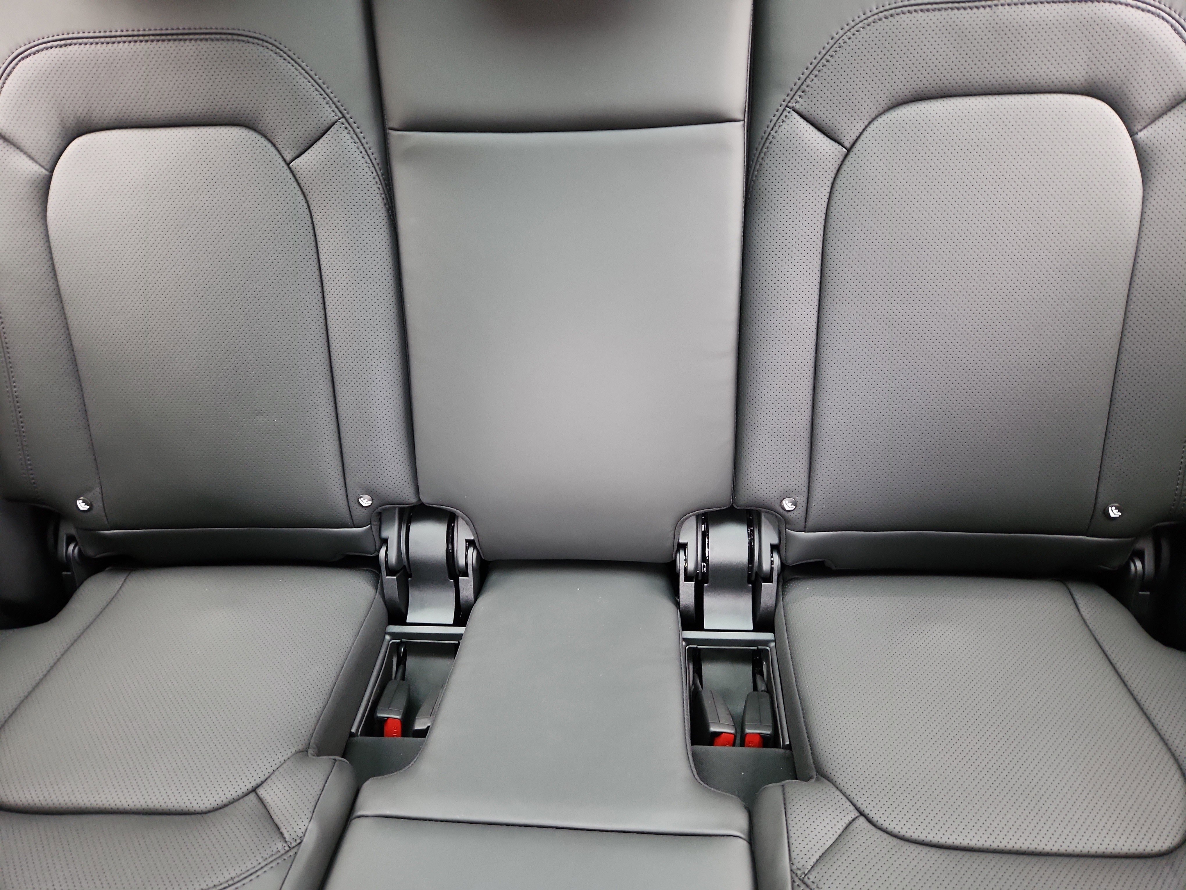 Used 2025 Land Rover Defender 130 S image 24