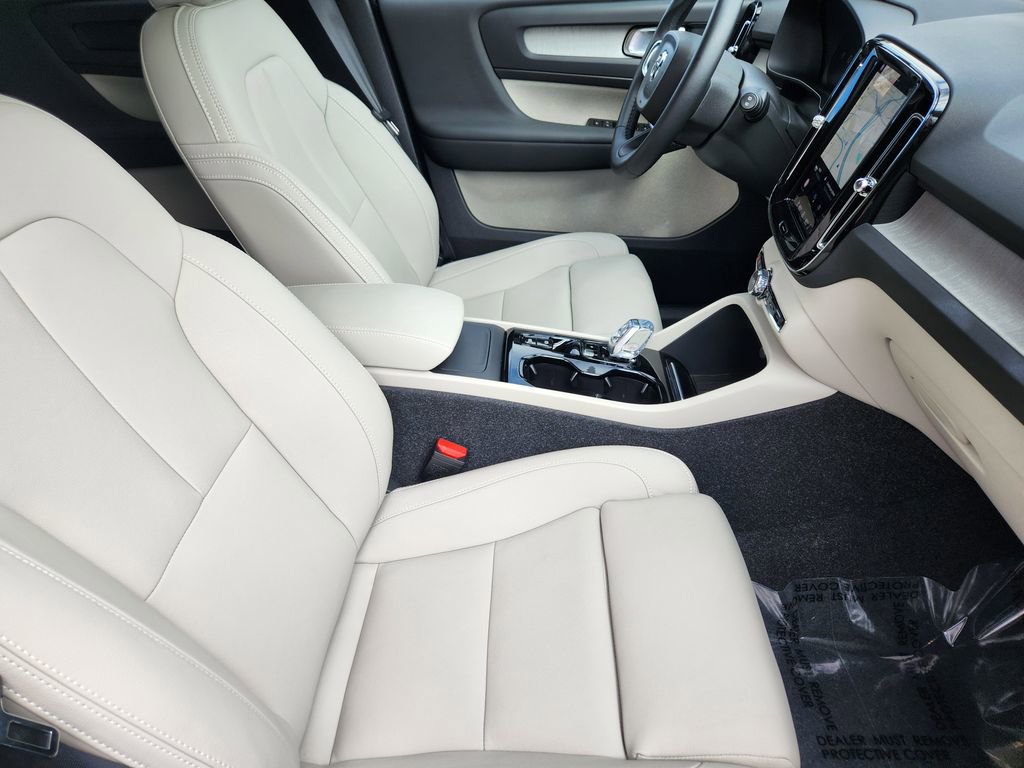 New 2025 Volvo XC40 B5 Plus w/ Protection Package Premier image 5