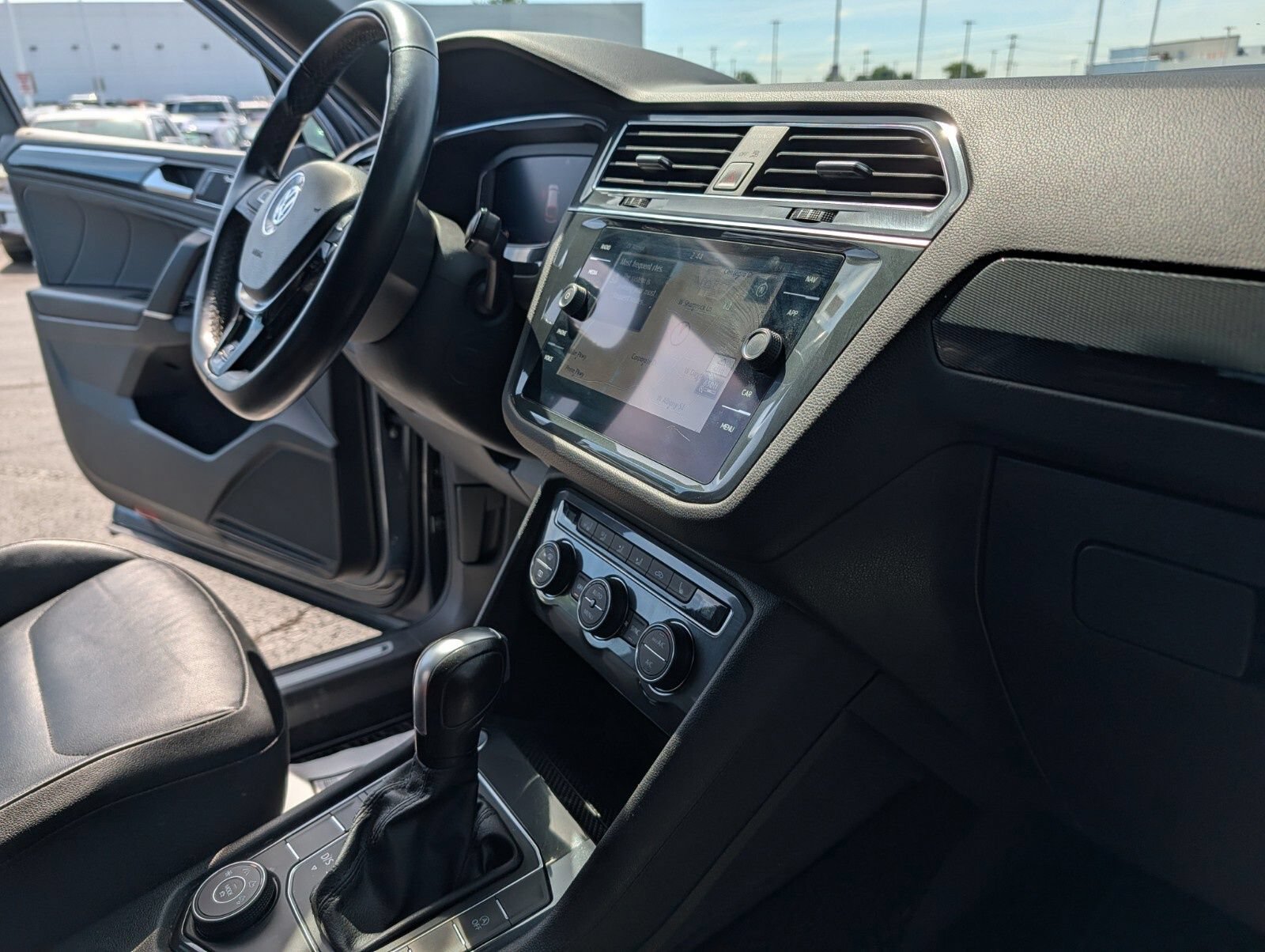 Used 2020 Volkswagen Tiguan SEL Premium R-Line AWD/4WD image 26