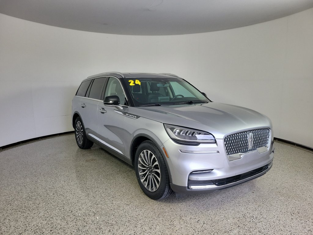 Certified 2024 Lincoln Aviator 2WD w/ Premium Package image 33