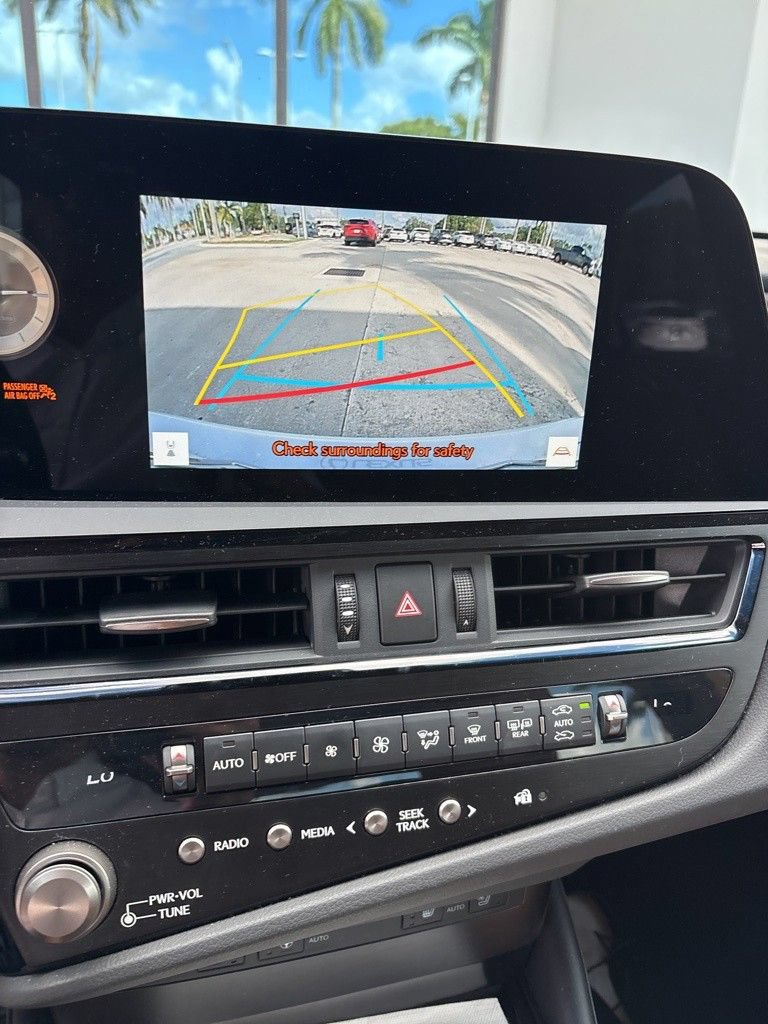 Used 2025 Lexus ES 350 w/ Premium Package FWD image 3