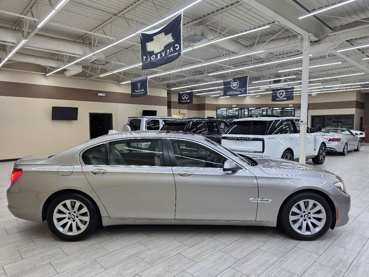 Used 2011 BMW 750Li xDrive AWD/4WD image 5