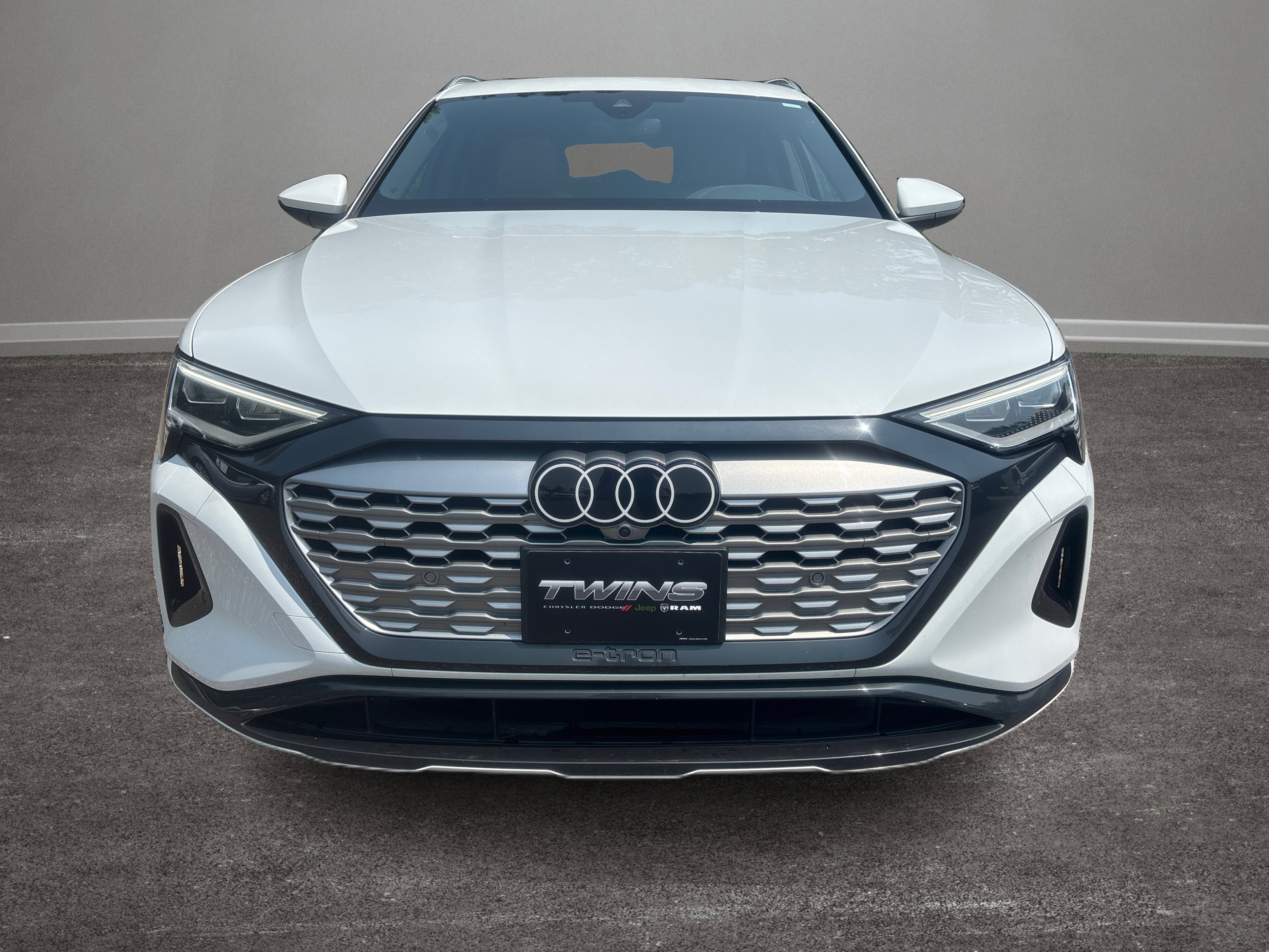 Used 2024 Audi Q8 e-tron Premium Plus w/ Premium Plus Package image 27