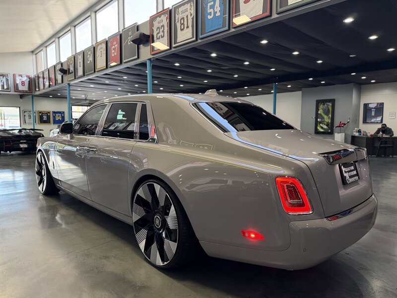 Used 2024 Rolls-Royce Phantom Sedan RWD image 9