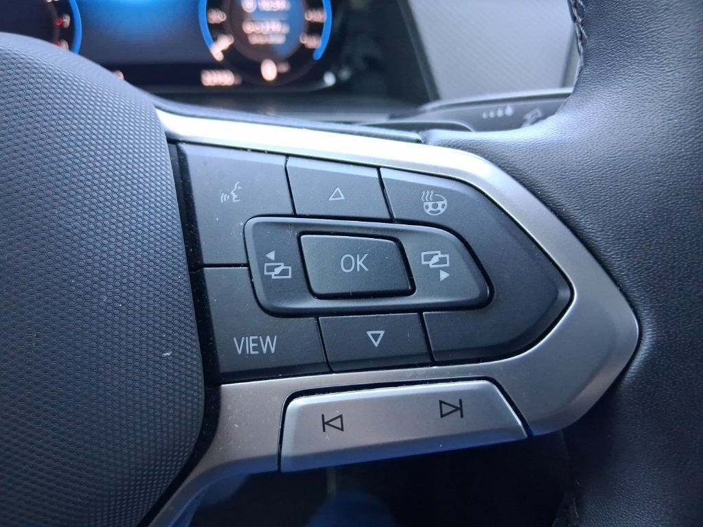 Used 2025 Volkswagen Atlas Peak Edition SE AWD/4WD image 18
