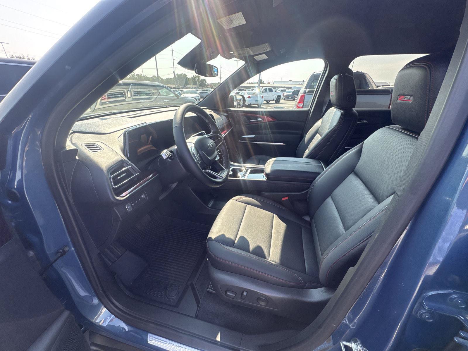 Used 2025 Chevrolet Traverse Z71 w/ Driver Confidence Package AWD/4WD image 7