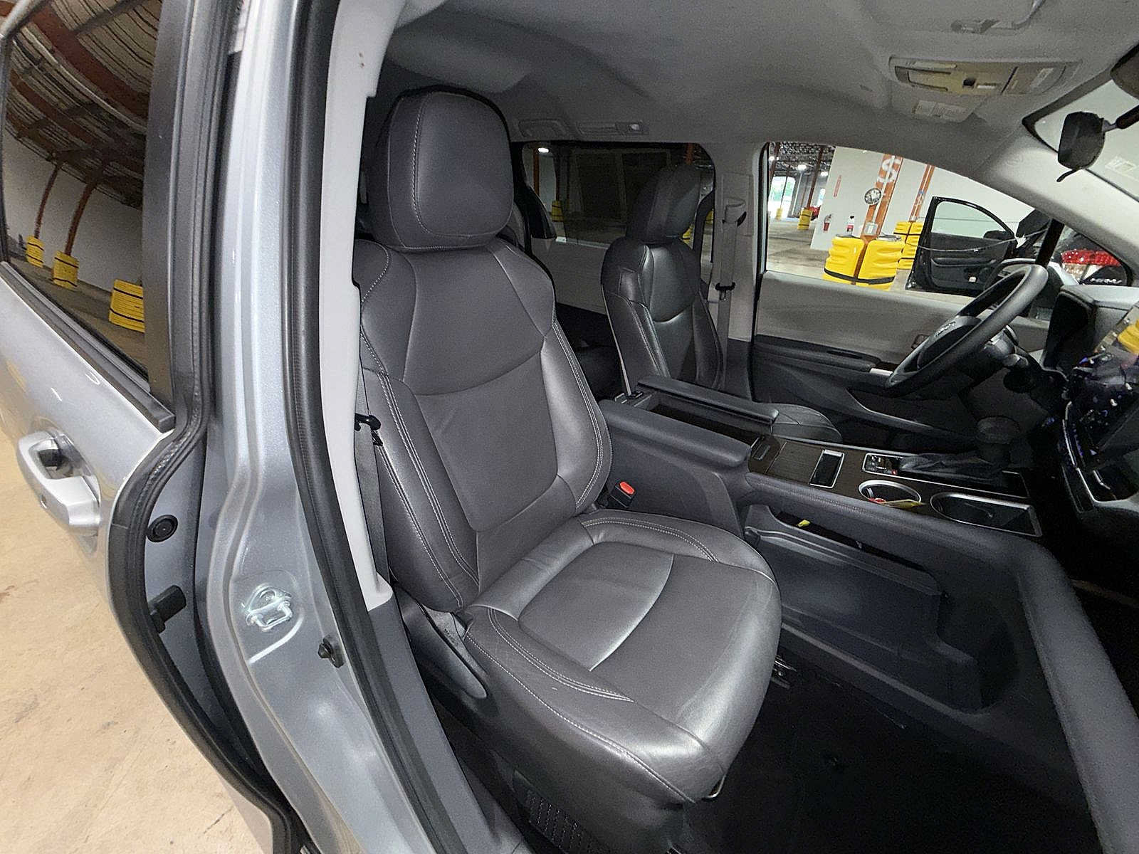 Used 2022 Toyota Sienna LE FWD image 16