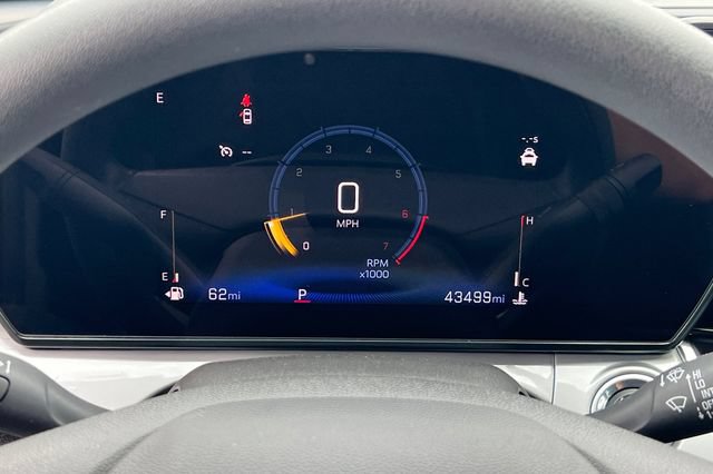Used 2025 Chevrolet Trax LT FWD image 32