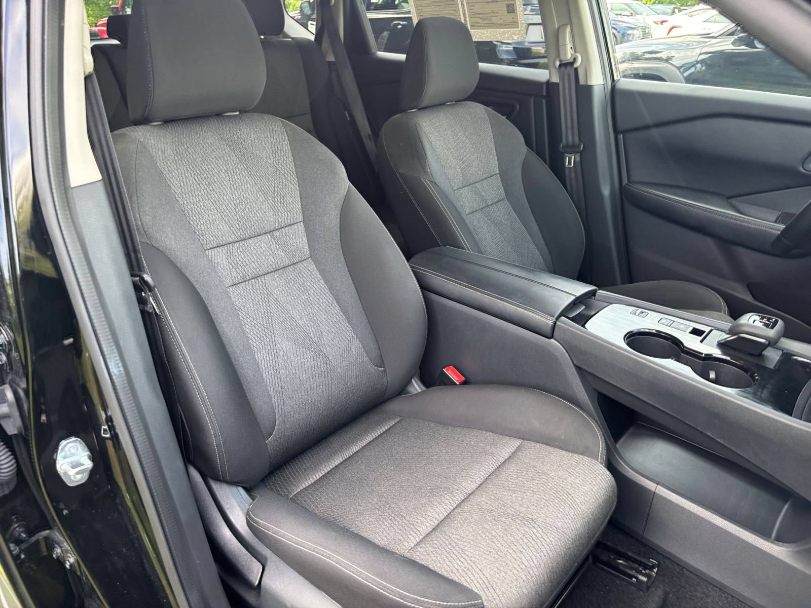 Used 2025 Nissan Rogue SV FWD image 36
