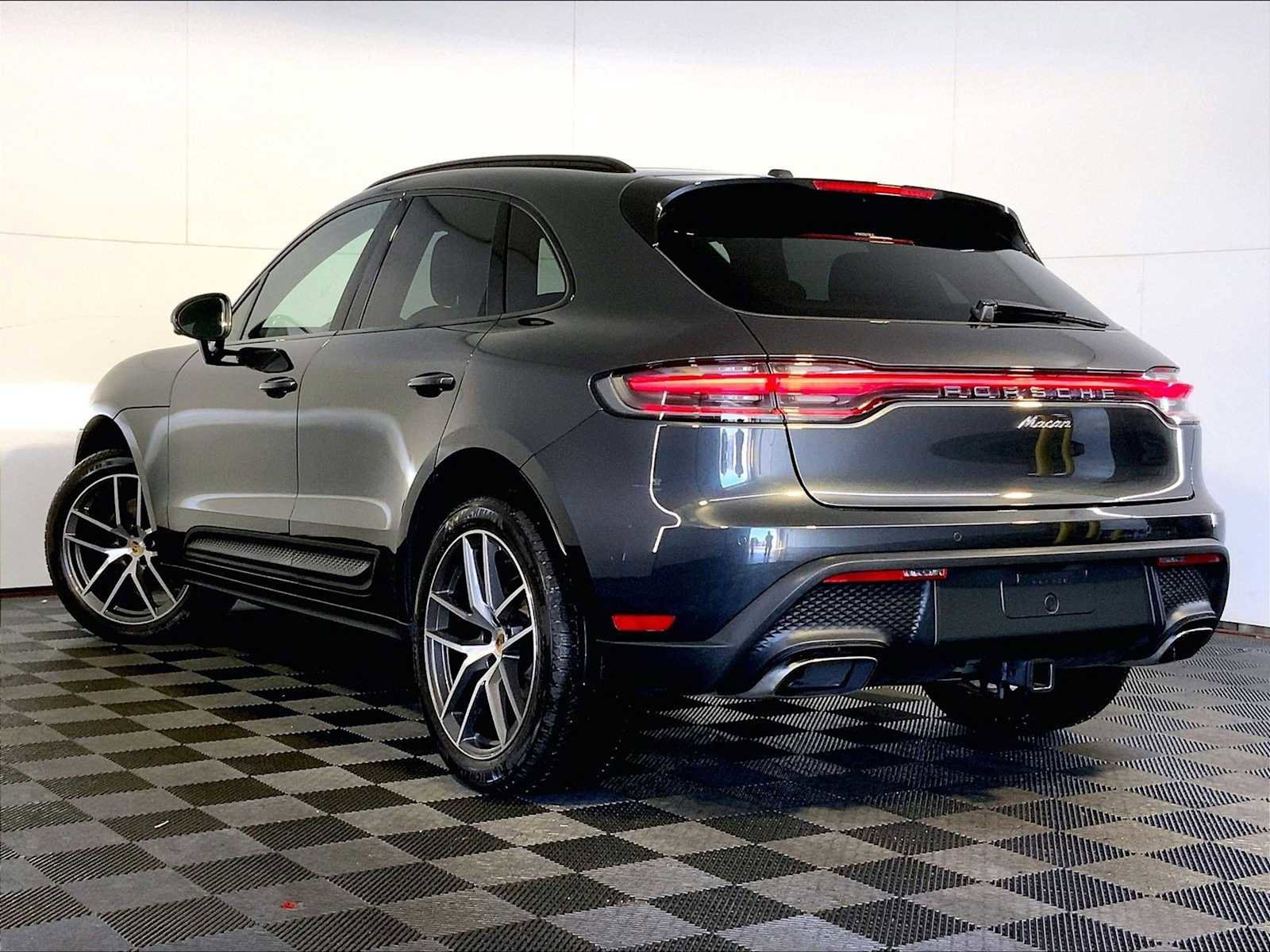 Used 2025 Porsche Macan image 3