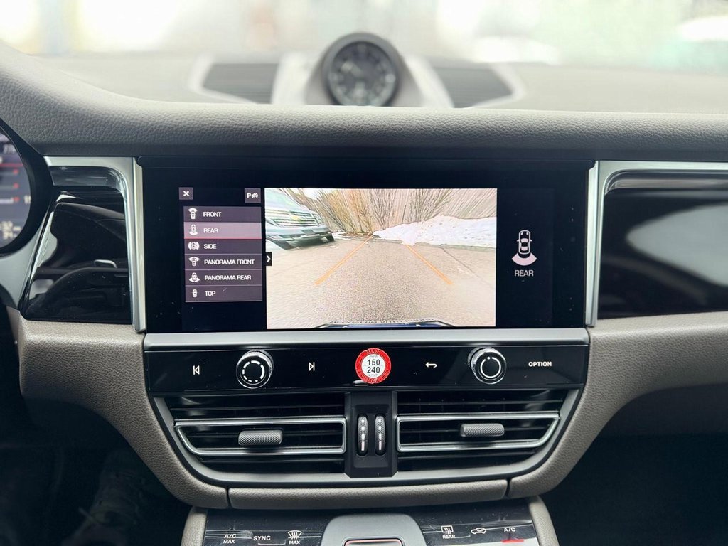 Used 2022 Porsche Macan w/ Premium Package Plus image 15