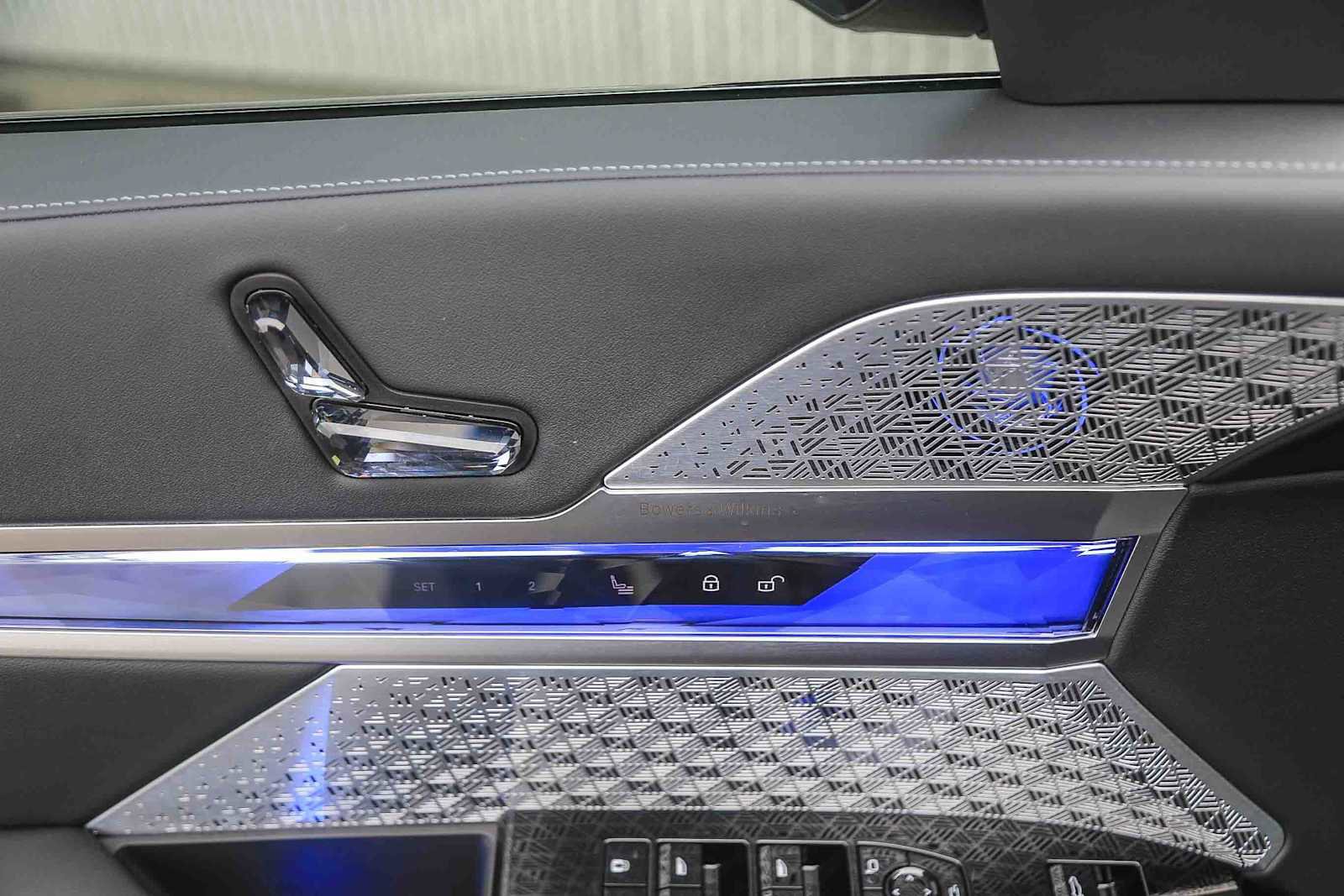 Used 2025 BMW i7 eDrive50 w/ M Sport Package image 18