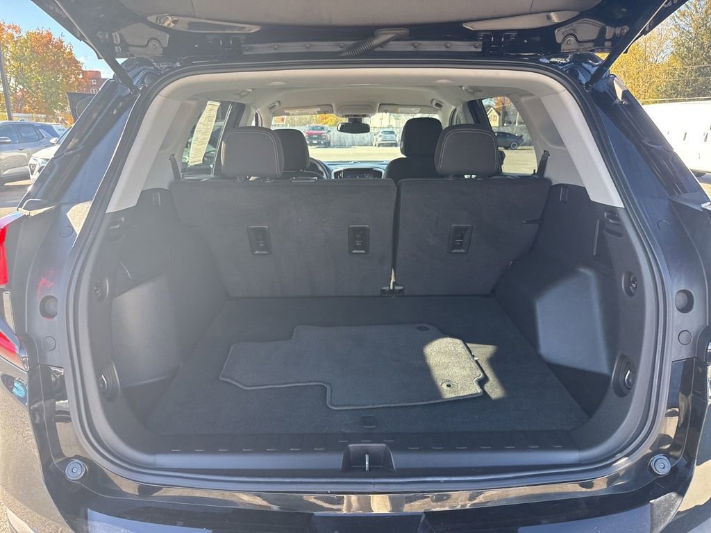 Used 2022 GMC Terrain SLE image 17