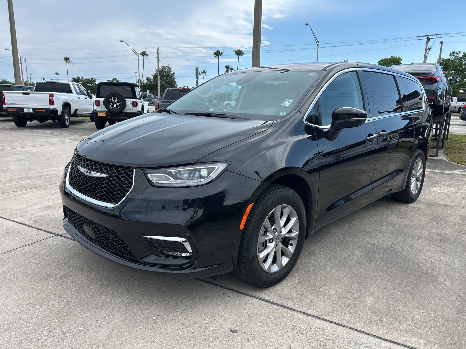 Certified 2023 Chrysler Pacifica Touring-L AWD/4WD image 20