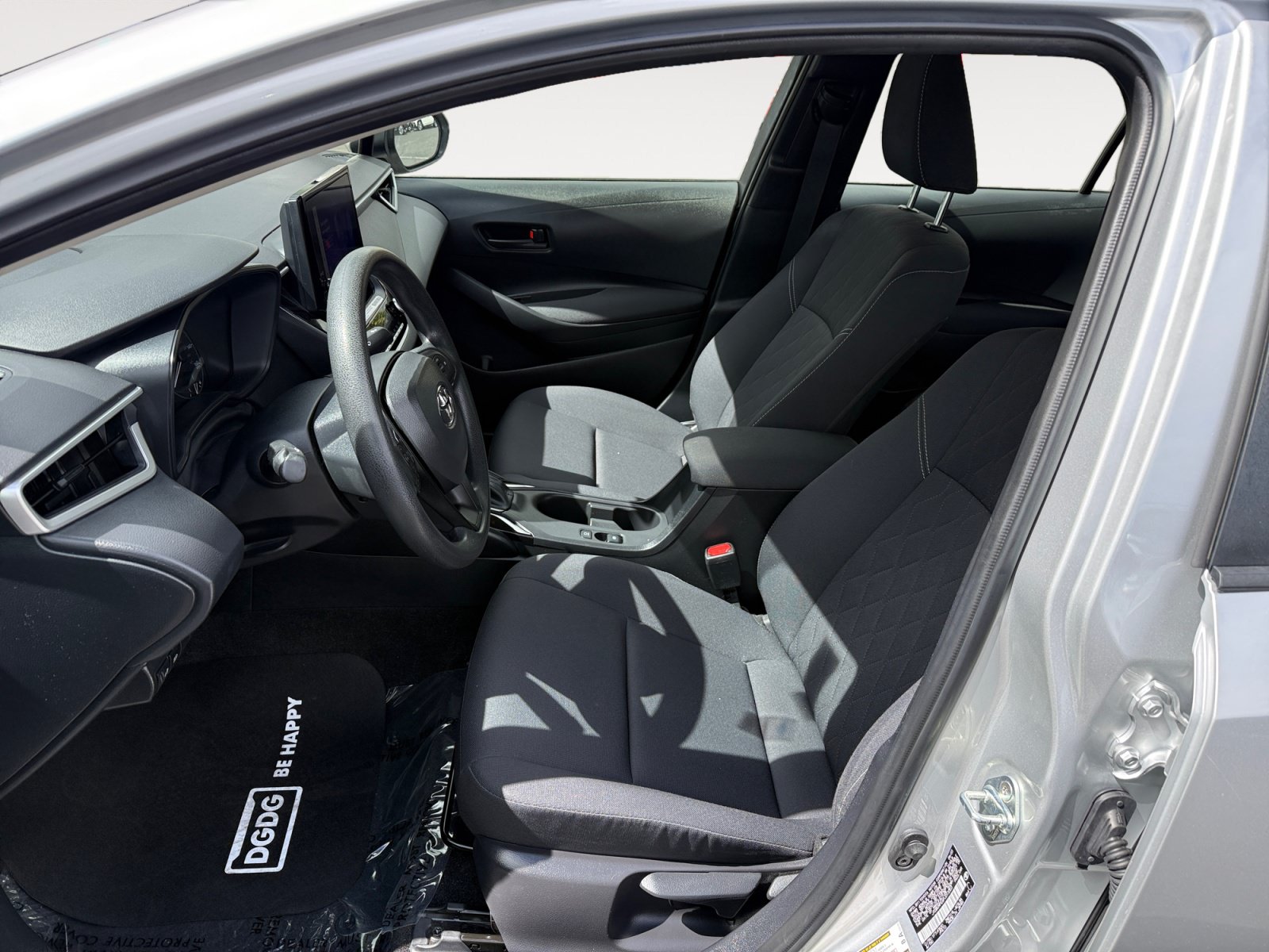 Used 2023 Toyota Corolla LE w/ Carpet Mat Package (TMS) FWD image 10