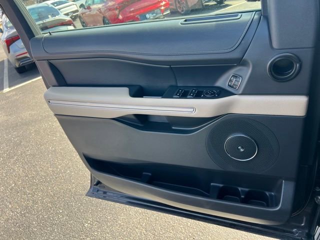 Used 2023 Ford Expedition Limited image 17