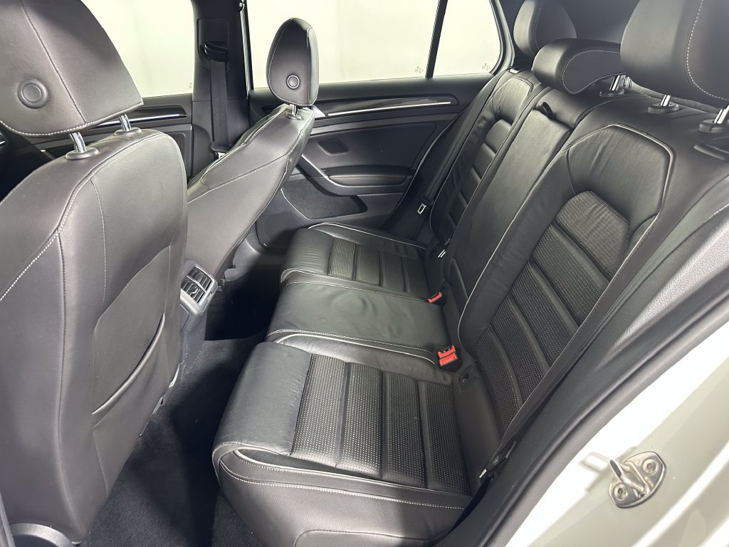 Used 2018 Volkswagen Golf R 4-Door AWD/4WD image 25