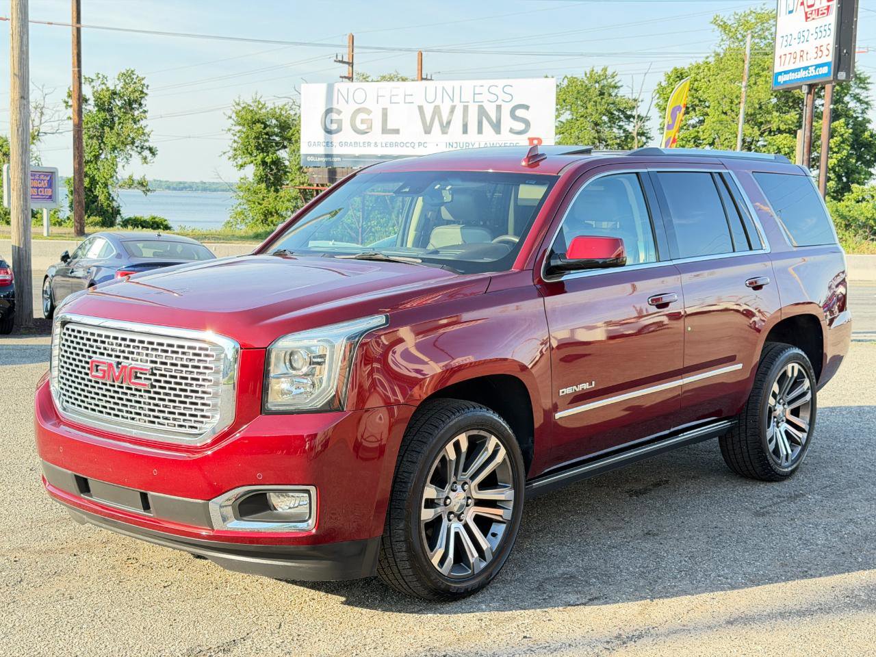 Used 2017 GMC Yukon Denali w/ Open Road Package AWD/4WD image 9