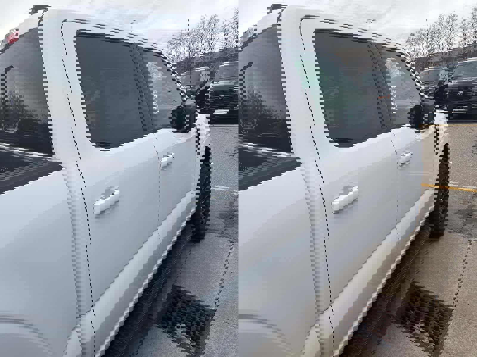 New 2026 Ford F150 XLT w/ Equipment Group 302A MID image 9