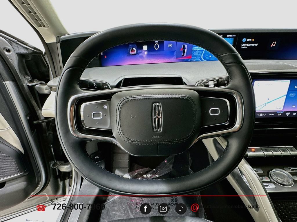 Used 2025 Lincoln Nautilus Premier AWD/4WD image 12